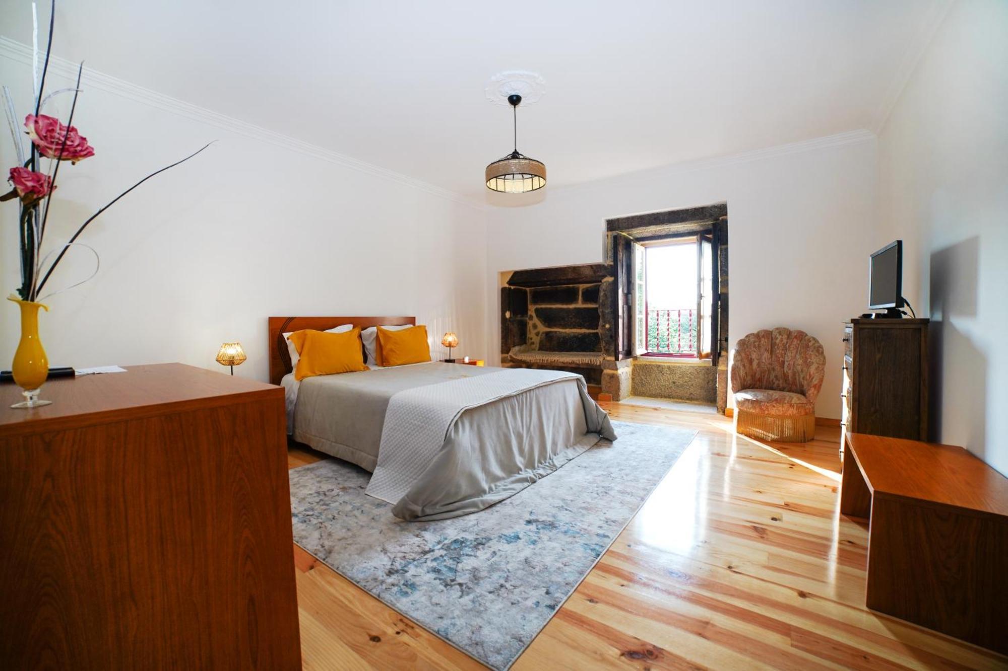 Casa Do Ribeiro Guest House Lago  ภายนอก รูปภาพ
